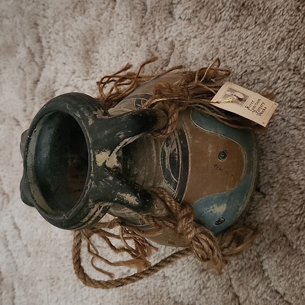 Vintage River Junction Pottery Works Handmade Stoneware Vase Urn The vase featu - Picture 2 of 9